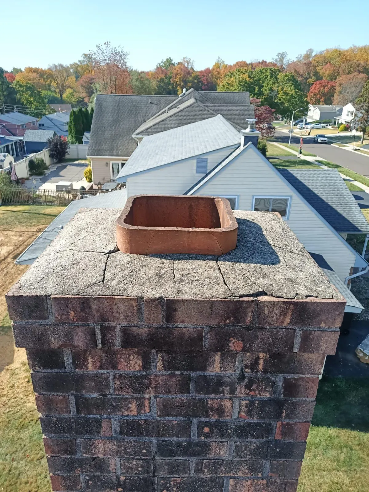 Chimney crown with a missing cap